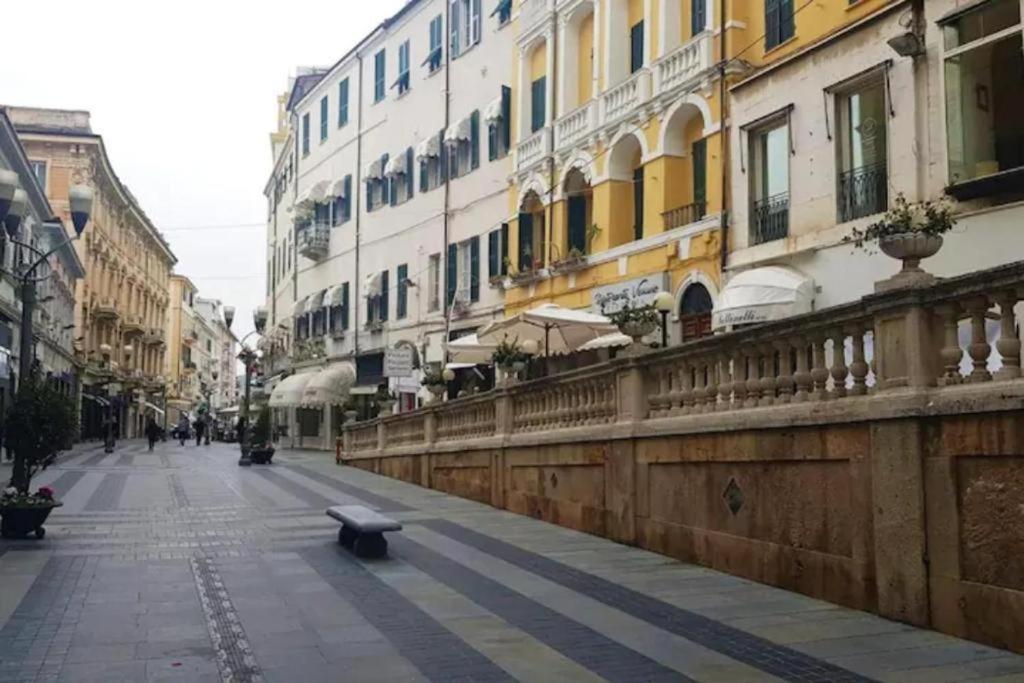 Casa Rosa Lucia Centrale Con Parcheggio Санремо Екстер'єр фото